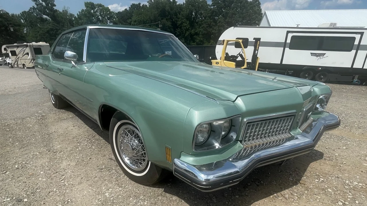 1973-Oldsmobile-Ninety-Eight-