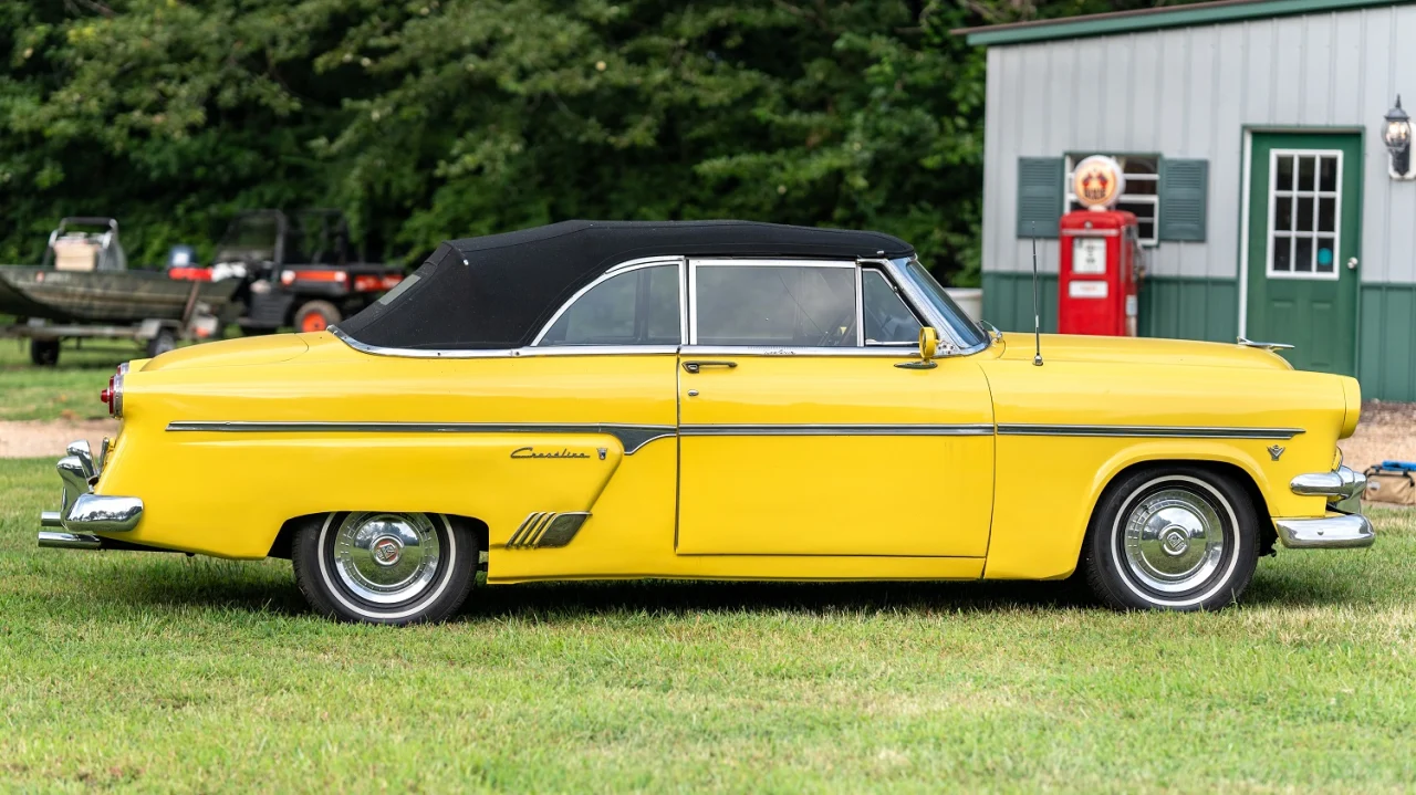 AutoHunter Spotlight: 1954 Ford Crestline Sunliner