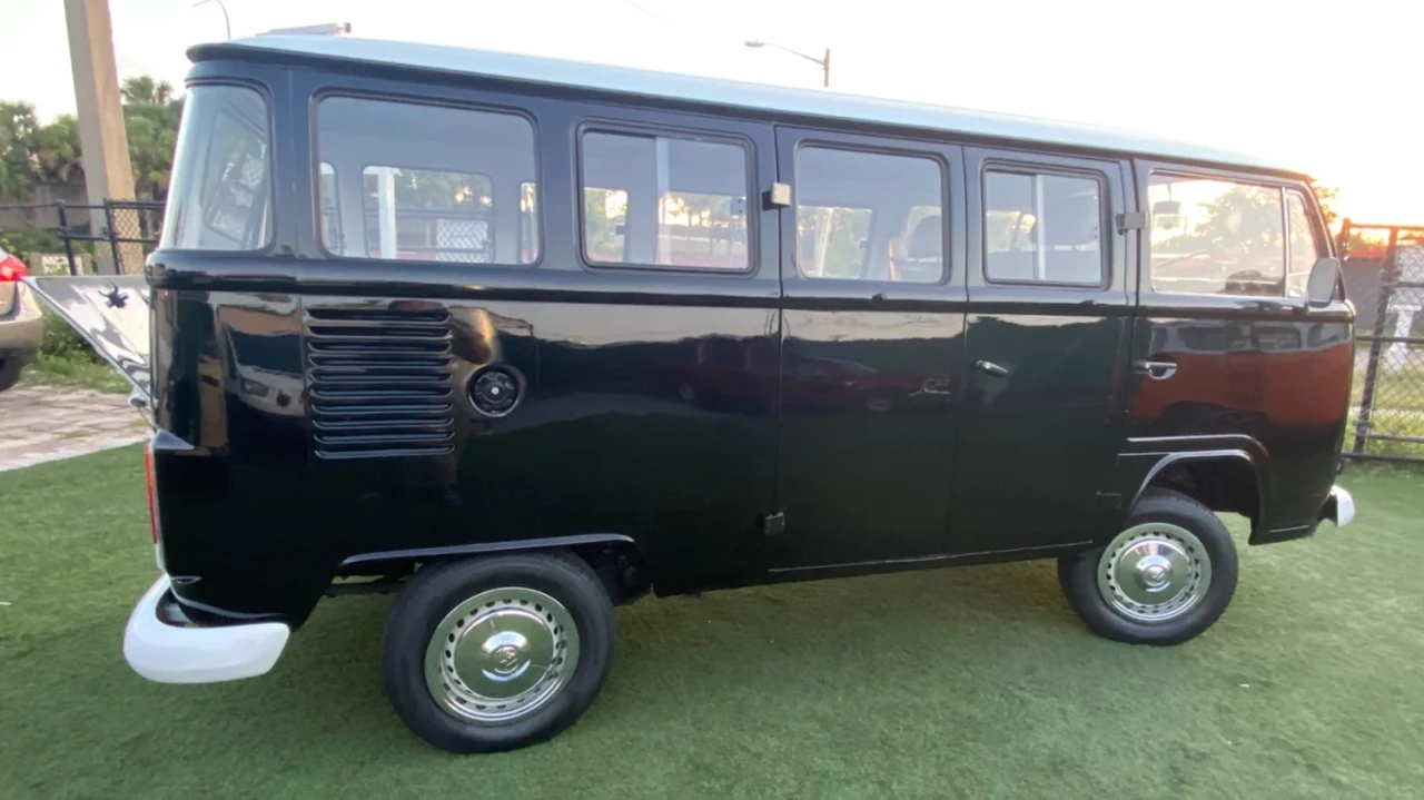 AutoHunter Spotlight: 1995 Volkswagen Type 2 Bus