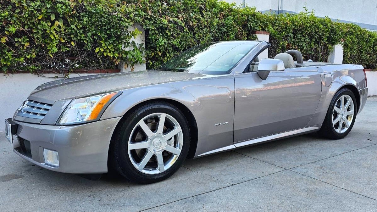 タリル AutoHunter Spotlight: 2005 Cadillac XLR