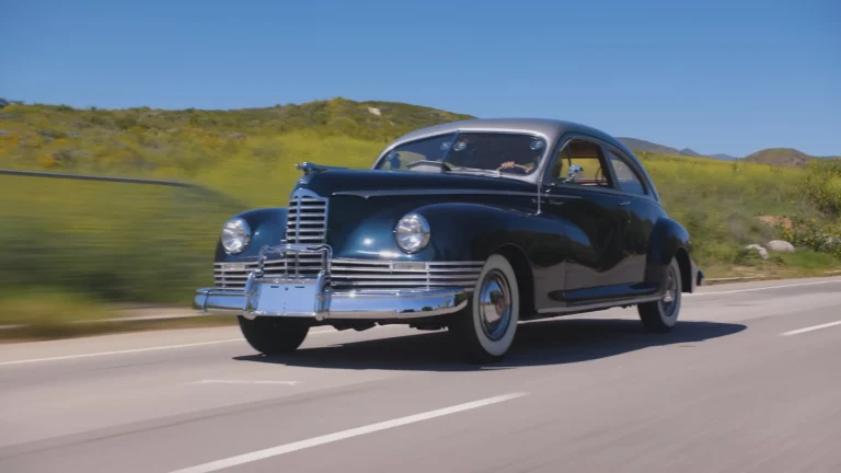 1946-Packard-Clipper-Deluxe-