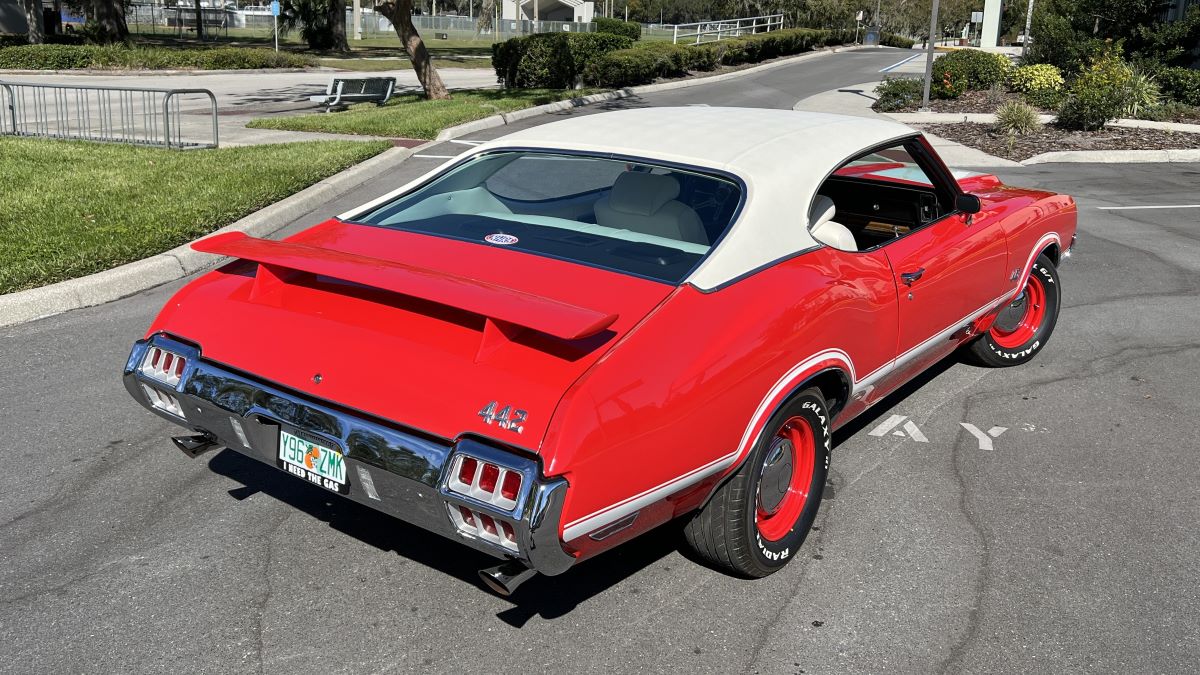 The Twilight: 1972 Oldsmobile 4-4-2