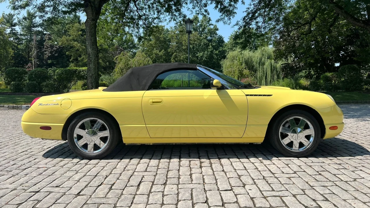 AutoHunter Spotlight: 2002 Ford Thunderbird Deluxe