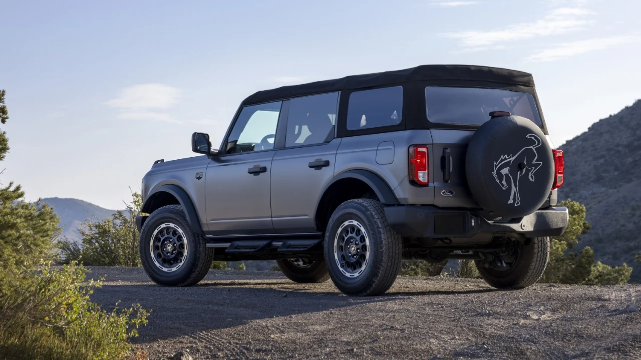 2025 Ford Bronco Gets New Standard Tech and Options Packages