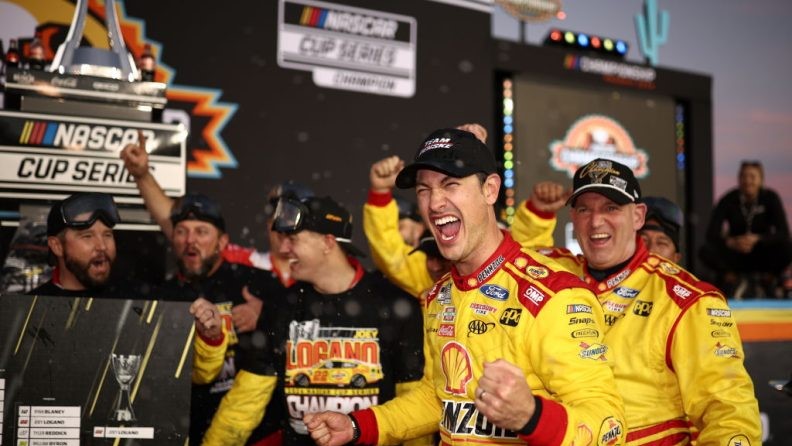 NASCAR Cup Series Hits Phoenix