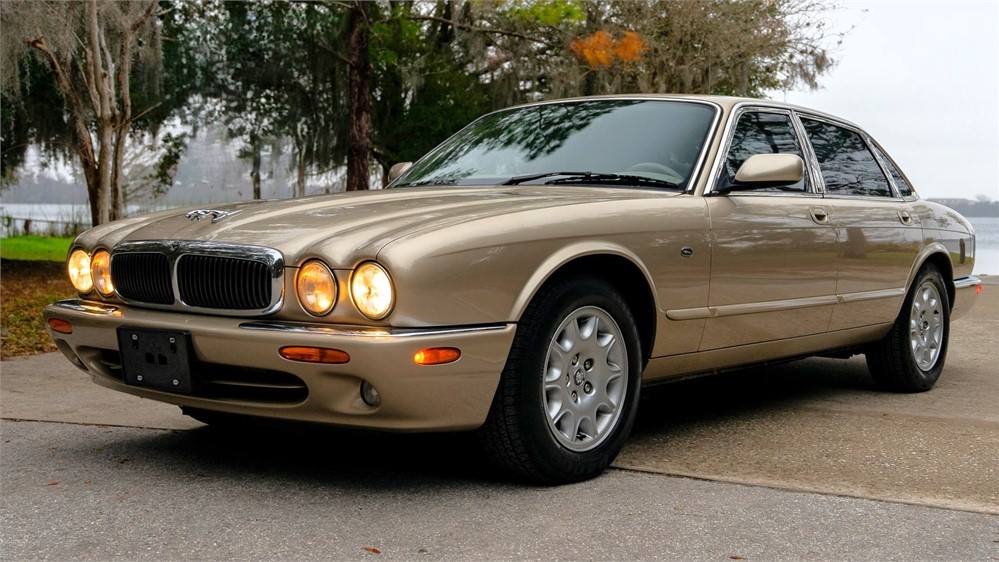 AutoHunter Spotlight: 1999 Jaguar XJ8