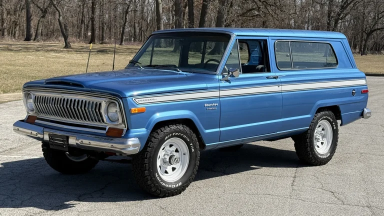 ジープ　jeep 
CURTヒッチメンバー 1978 JEEP CJ5 available for Auction | AutoHunter.com | 30422259