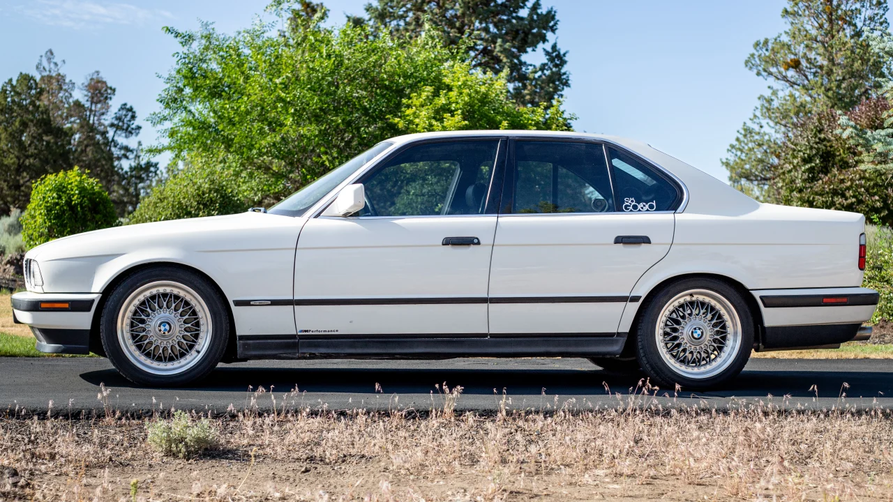 AutoHunter Spotlight: 1992 BMW 535i 5-speed