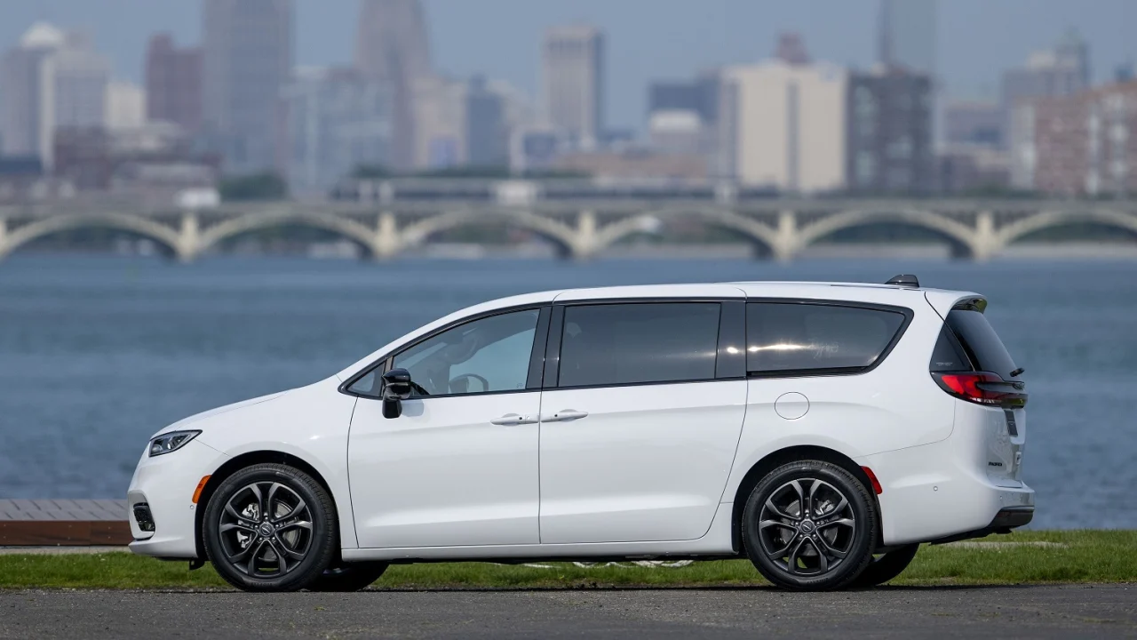 2026 Chrysler Pacifica 100th Anniversary Edition