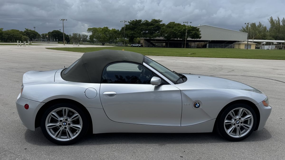 AutoHunter Spotlight: 2004 BMW Z4 3.0i