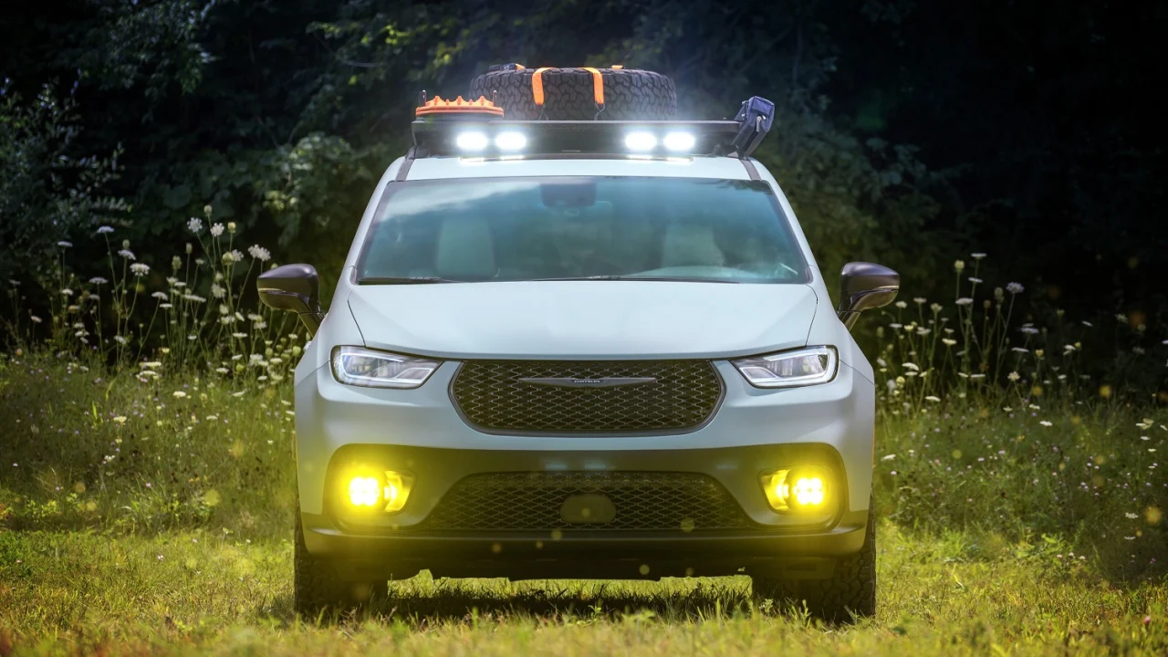 Chrysler Pacifica Grizzly Peak Concept has a Lift and 31″ K02s