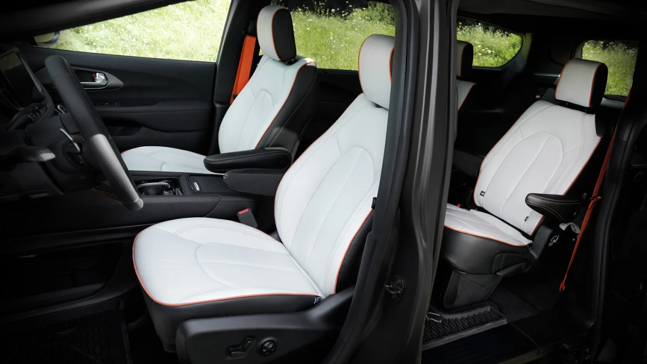Chrysler Pacifica Grizzly Peak Concept interior