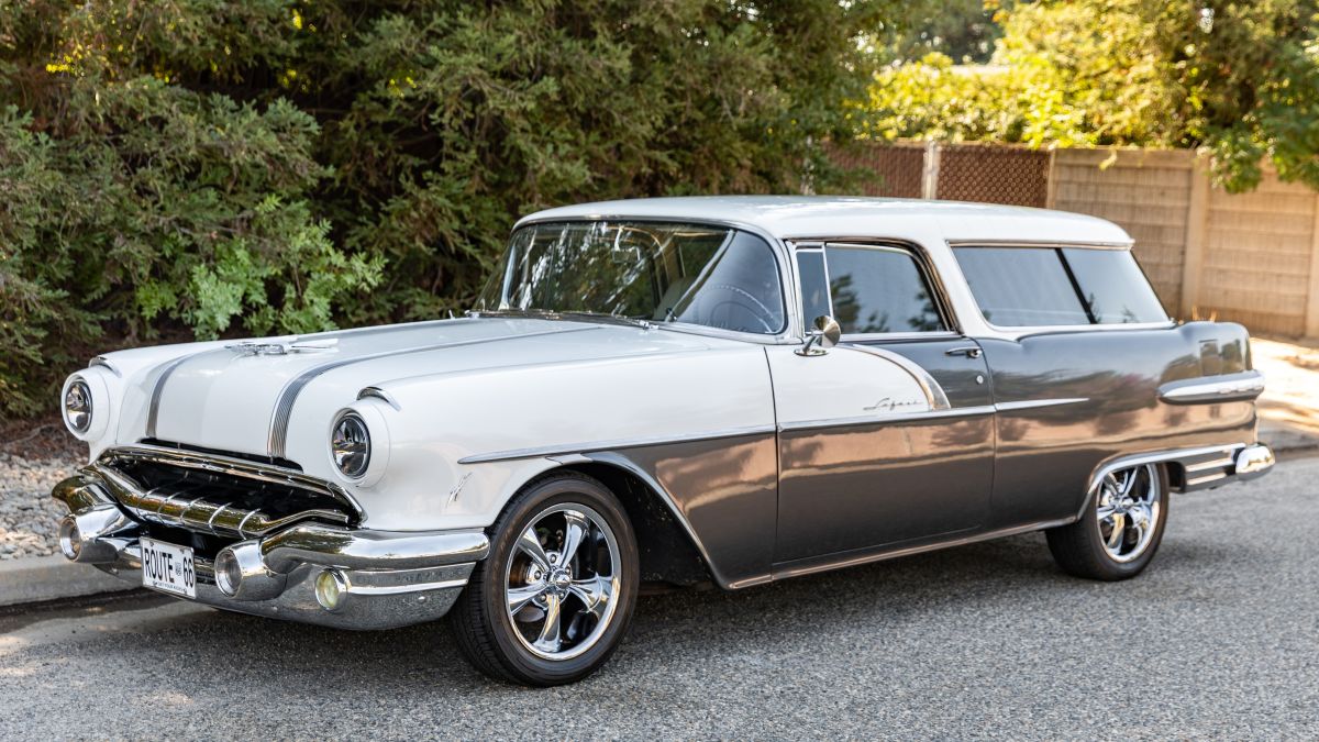 パンダ AutoHunter Spotlight: 1956 Pontiac Safari Custom Wagon