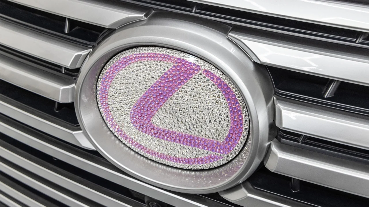 Lexus Glam LX Concept is a Mobile Hair/Makeup/Wardrobe Station