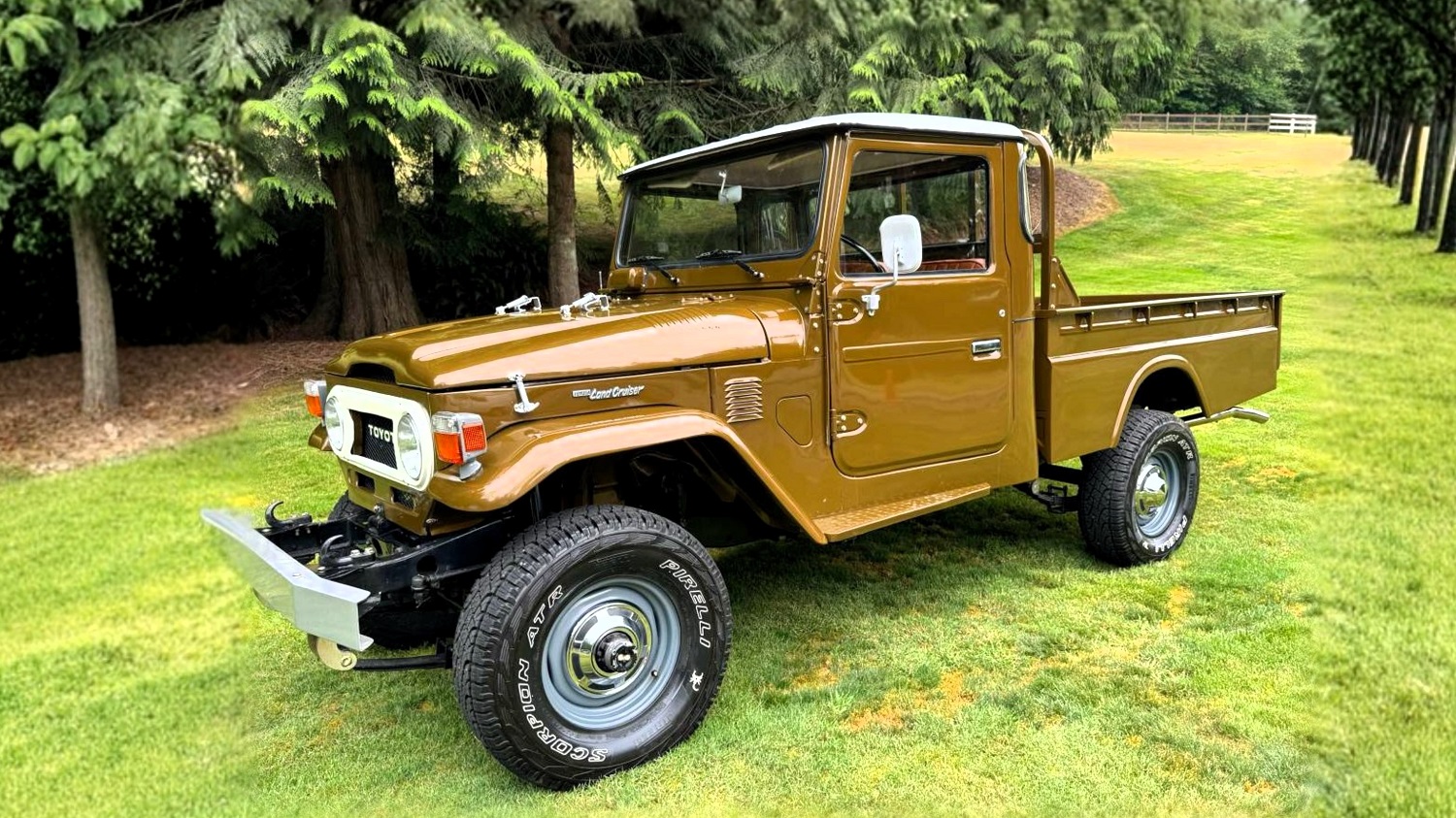 グラマー AutoHunter Spotlight: 1976 Toyota Land Cruiser FJ45 Pickup | The