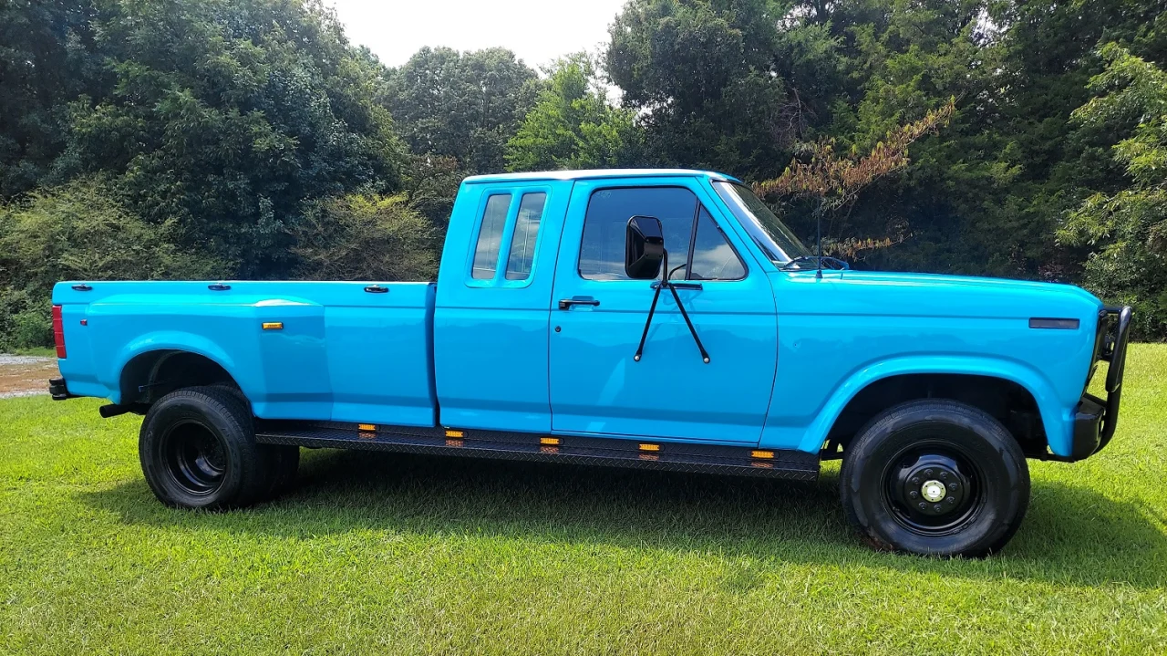 AutoHunter Spotlight: 1984 Ford F-250 XL Dually 4X4 by Centurion