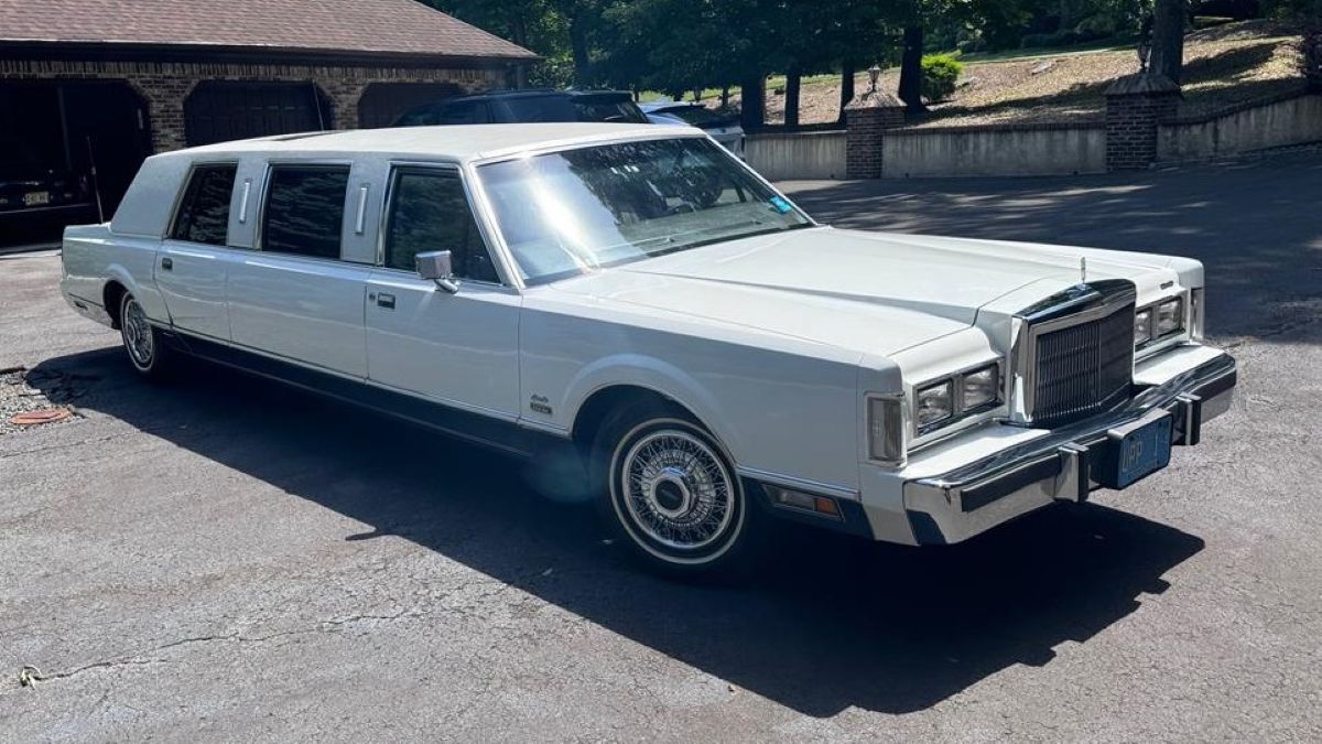 Pick of the Day: 1988 Lincoln Town Car Limousine