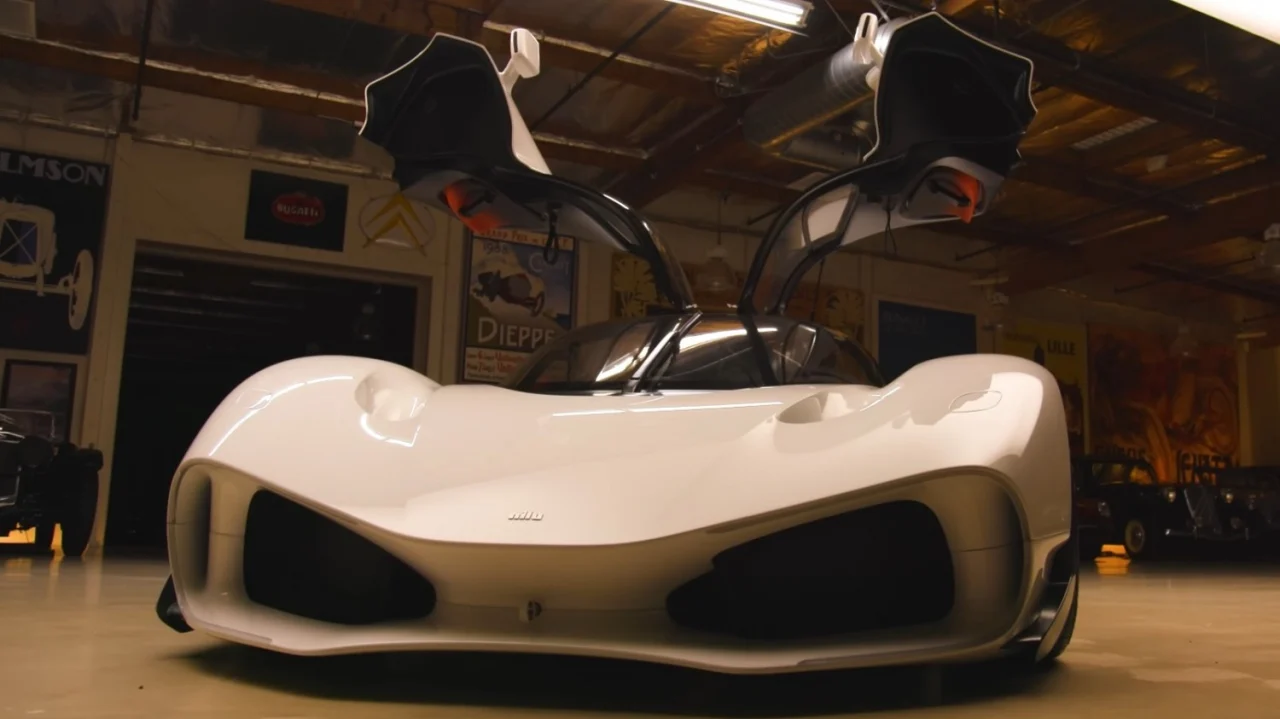Jay Leno Previews the V12, Manual Nilu Hypercar