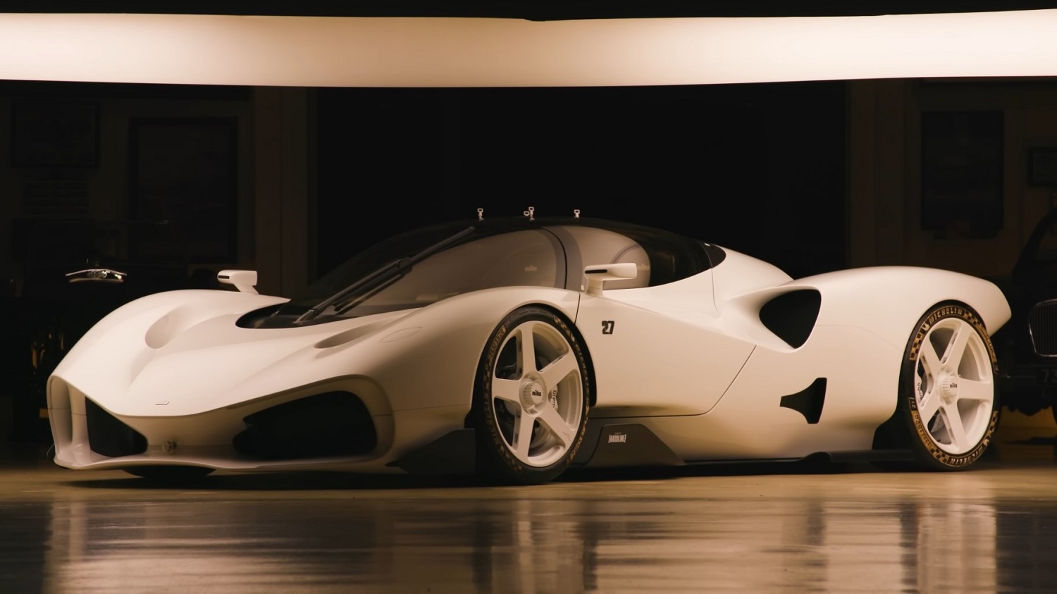 Jay Leno Previews the V12, Manual Nilu Hypercar