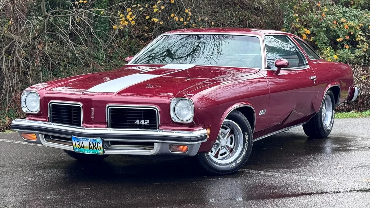 AutoHunter Spotlight: 1974 Oldsmobile Cutlass 442 Coupe