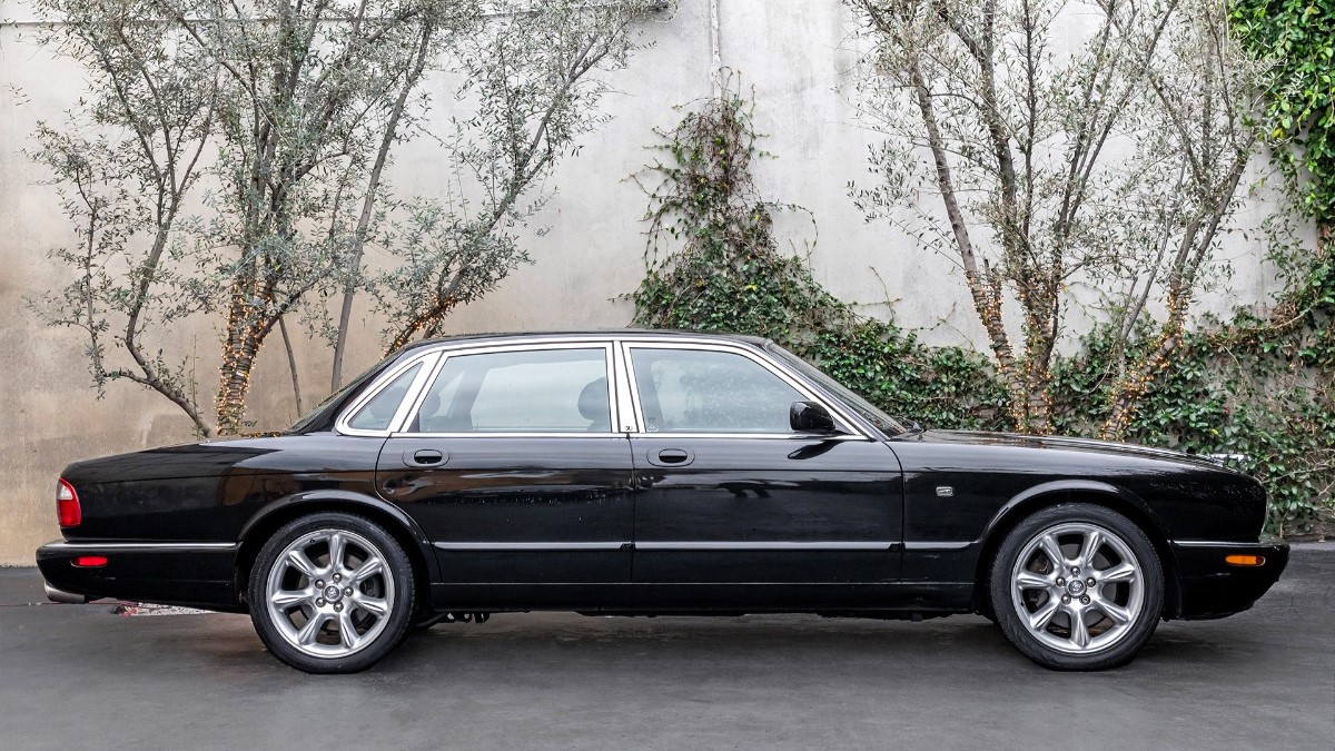 Pick of the Day: 2000 Jaguar XJR