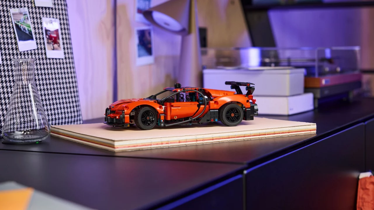 Two New Bugatti Hypercars Now Come in Lego Form