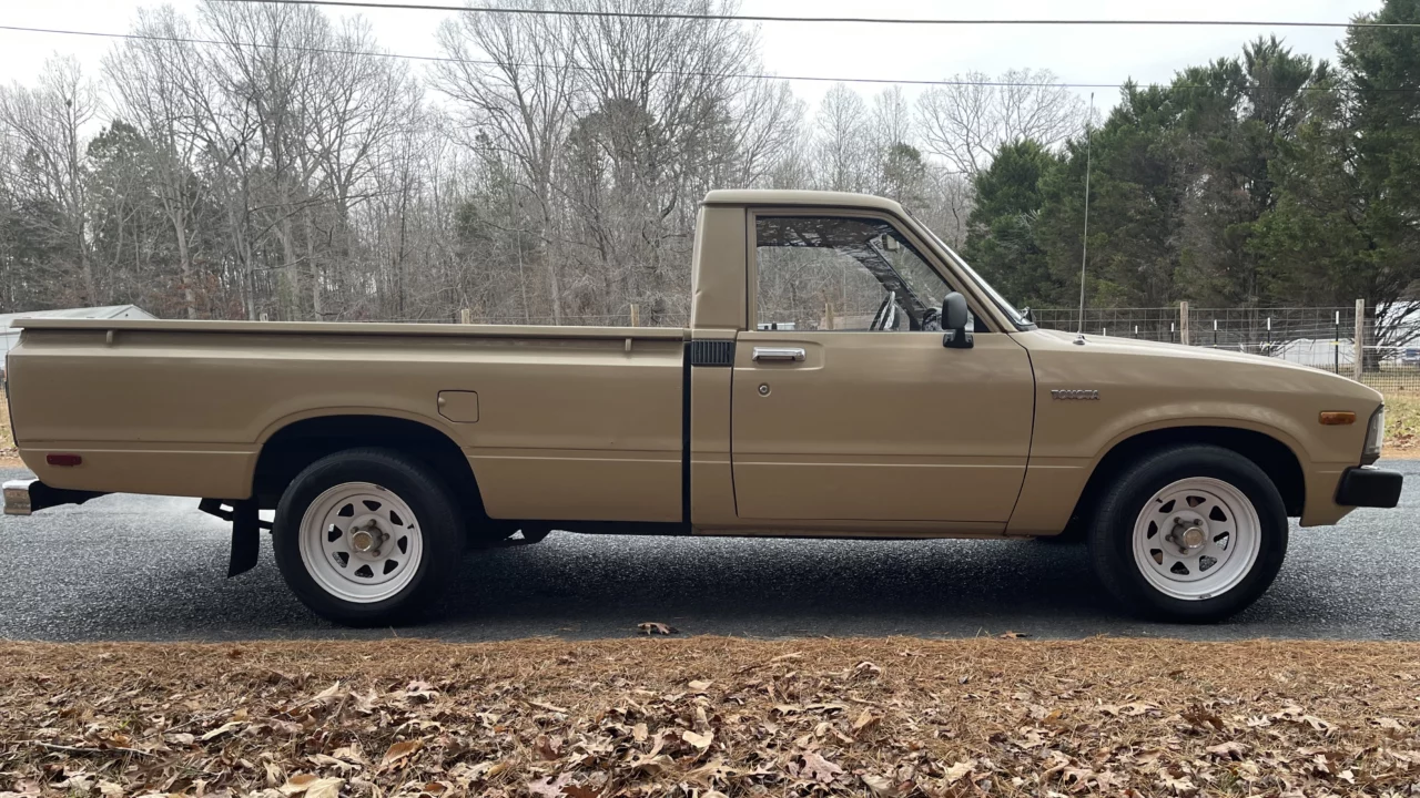 AutoHunter Spotlight: 1982 Toyota Deluxe Pickup