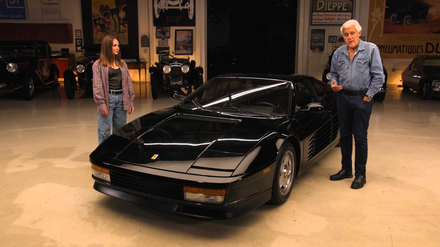 Jay Leno trifft eine Ferrari Testarossa fahrende Mechanikerin