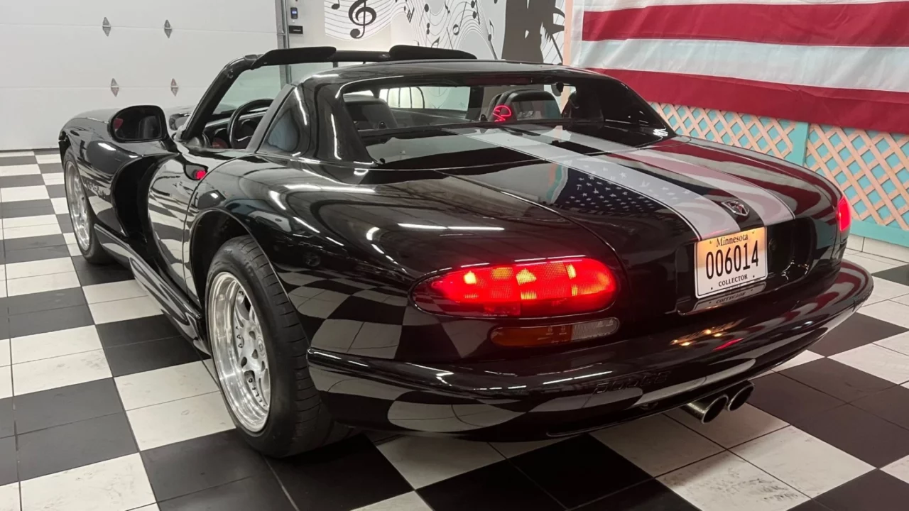 AutoHunter Spotlight: 1996 Dodge Viper RT/10