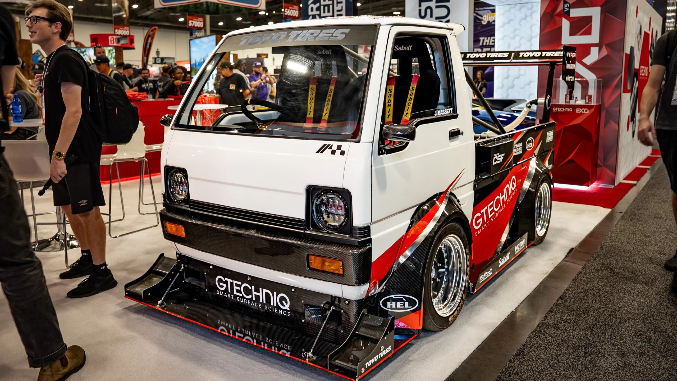 SEMA-Einzelanfertigungen: Kei Truck, Hoonigan Brataroo & WhistlinDiesels ...