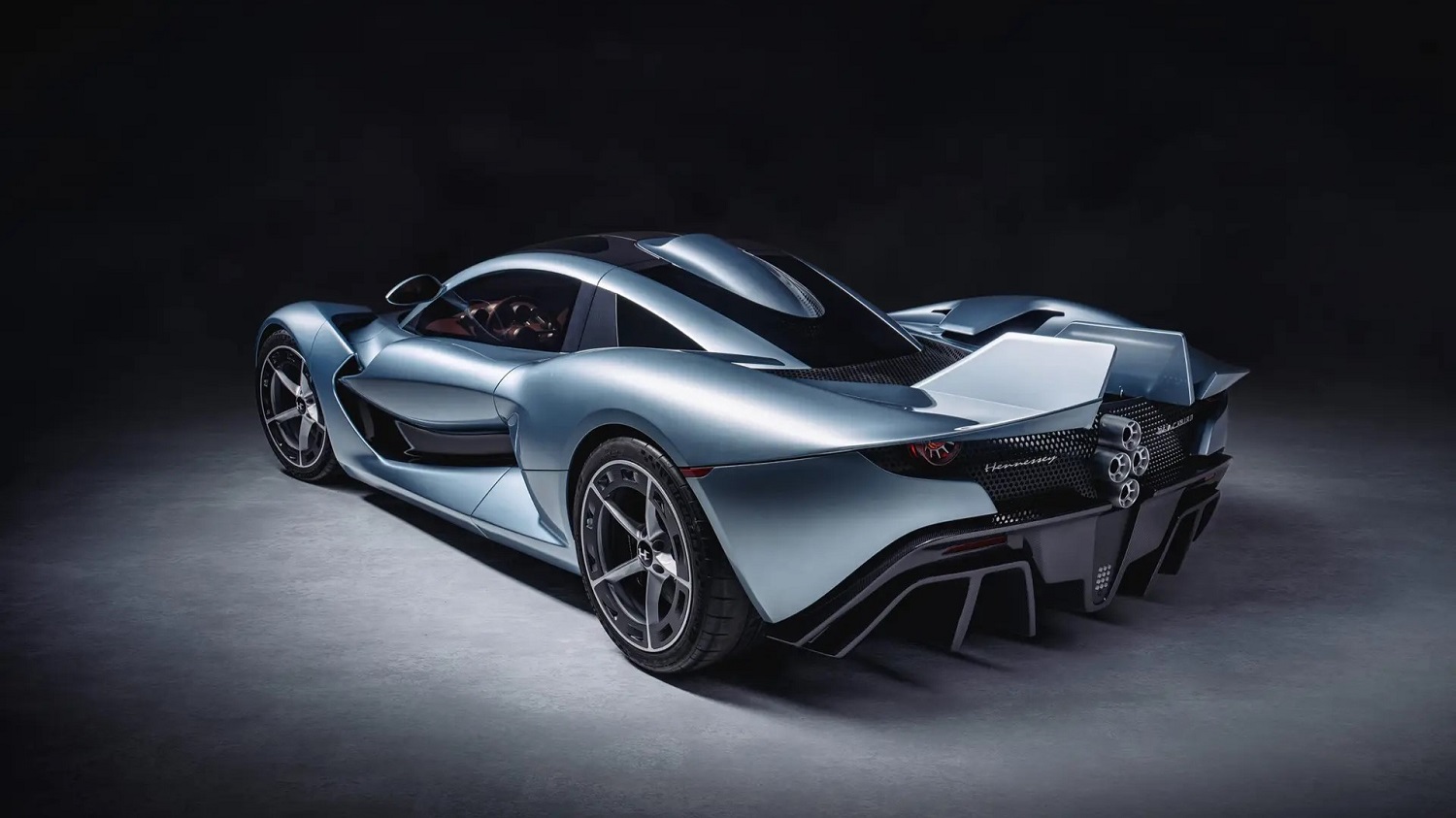 The Analog Rebellion: Hennessey’s Blackbird Strips Away the Digital Noise — image 3