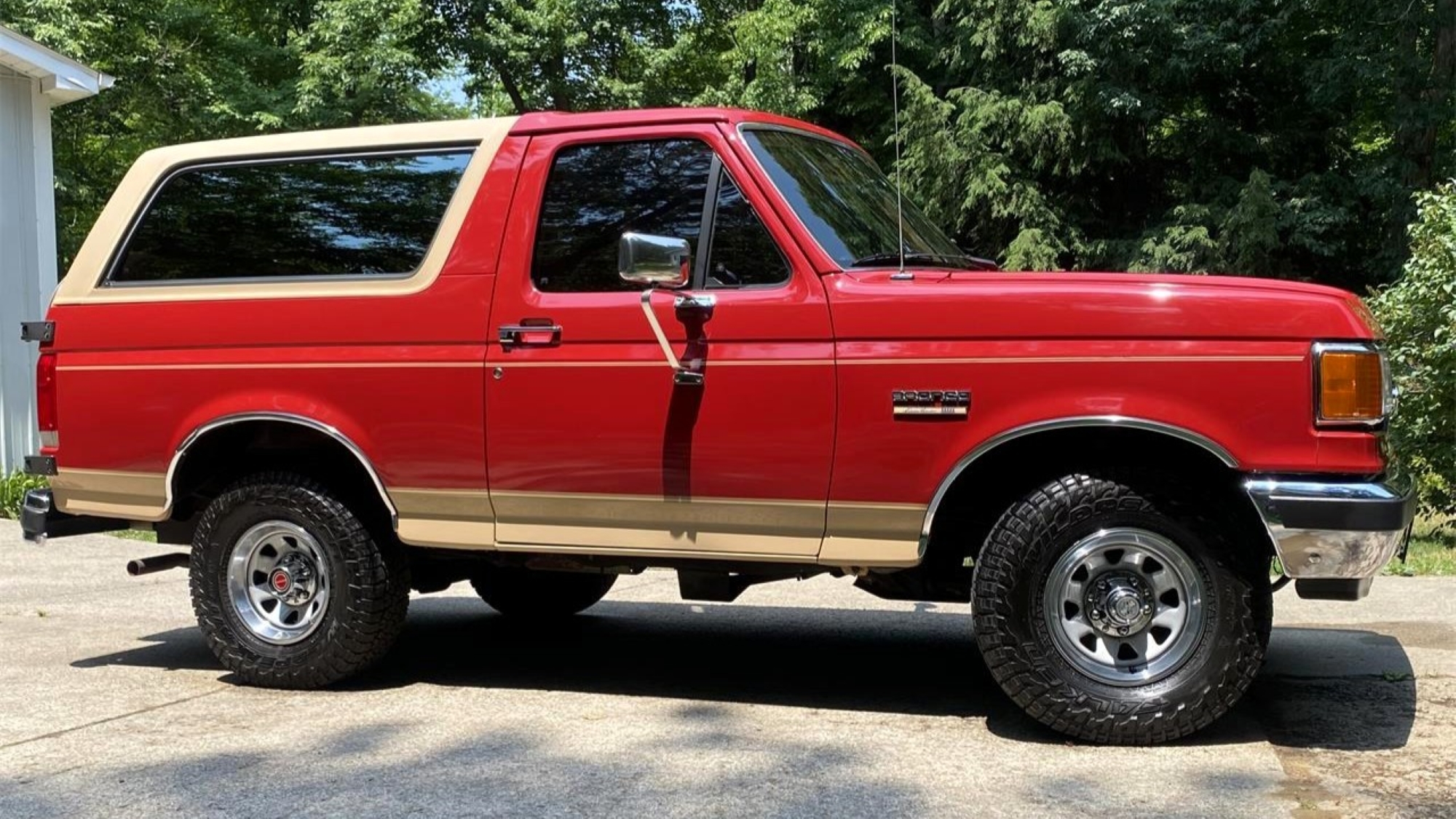 Pick of the Day: 1990 Ford Bronco Eddie Bauer