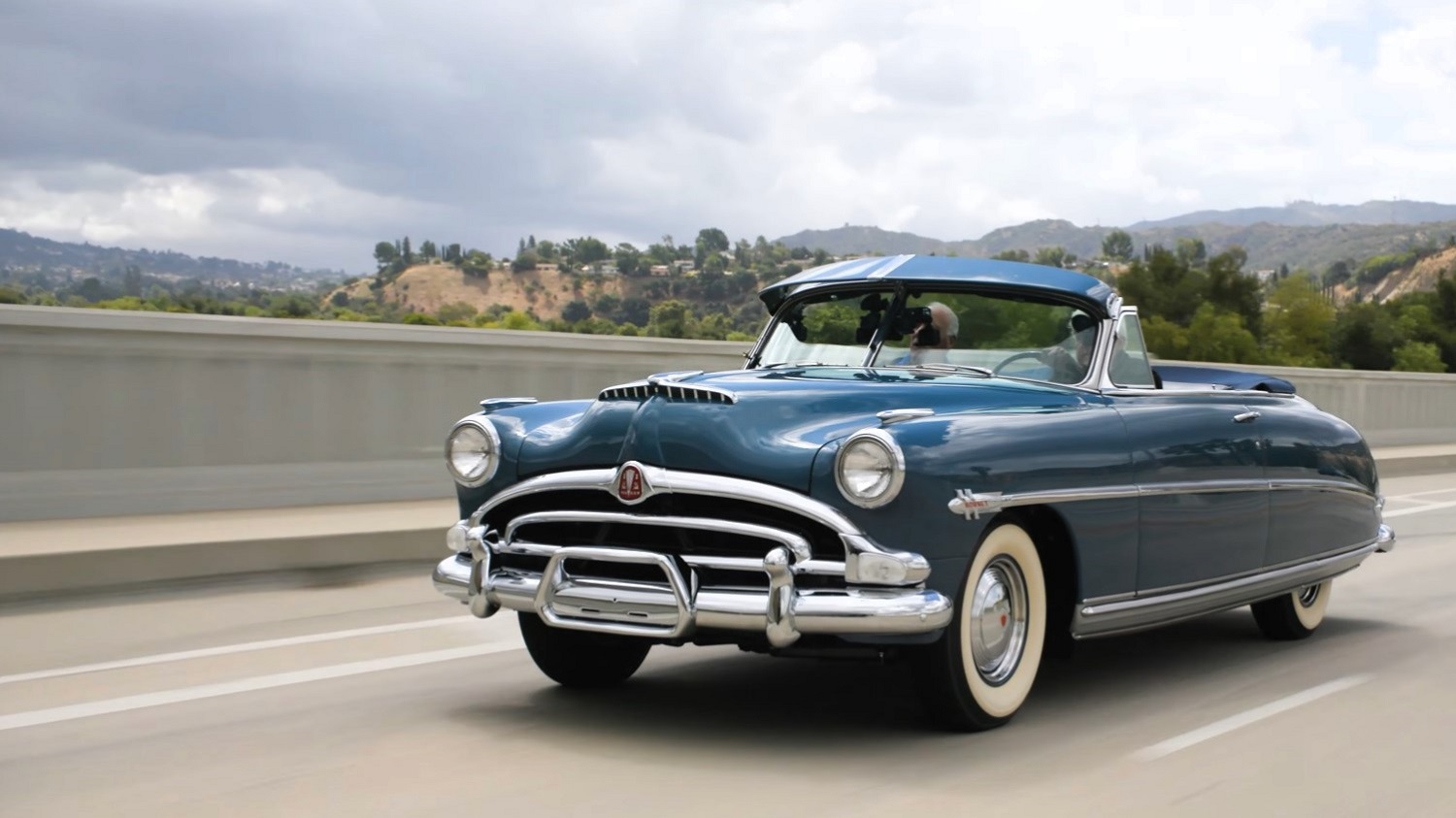 Jay Leno fährt einen sorgfältig restaurierten Hudson Hornet von 1953