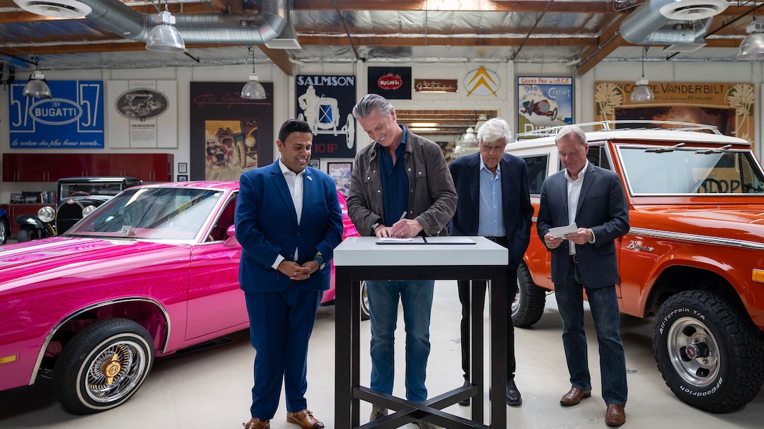 California Governor Enacts Three Classic Car Laws in Jay Leno’s Garage