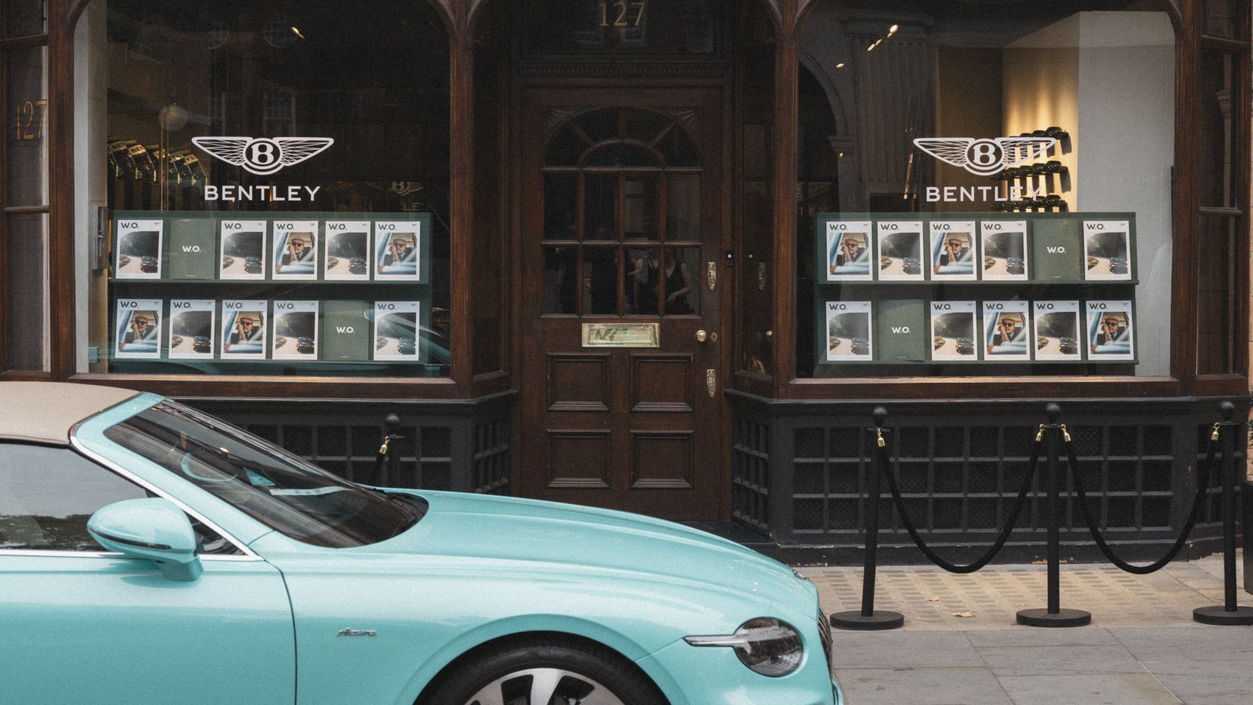 A Pride of Bentleys 洋書 自動車専門書 Bentley's Love Letter to Its Customers | The ClassicCars.com Journal